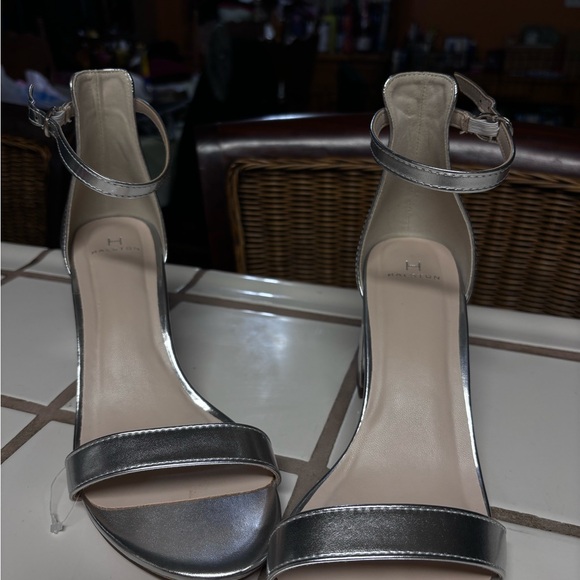 Halston silver heels - Picture 2 of 4